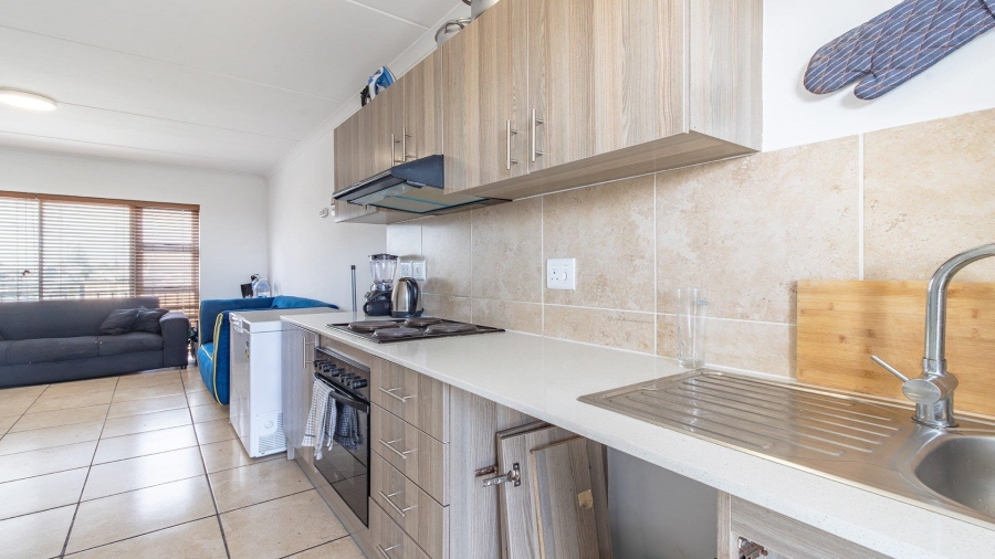 2 Bedroom Property for Sale in Cravenby Western Cape